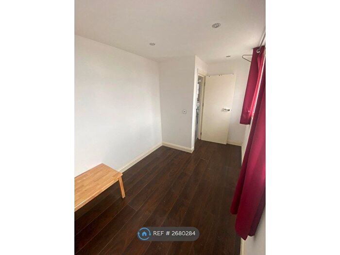 1 Bedroom Flat To Rent In High Street, New Malden, KT3
