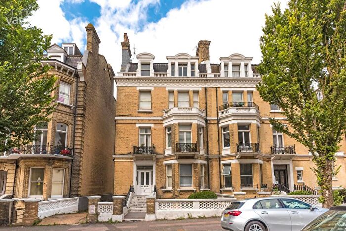 1 Bedroom Flat To Rent In First Avenue, Hove, East Sussex, BN3