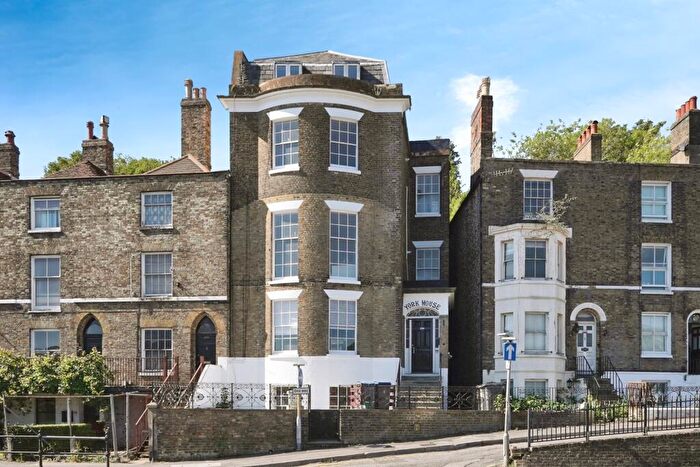 1 Bedroom Flat For Sale In London Road, Dover, CT17