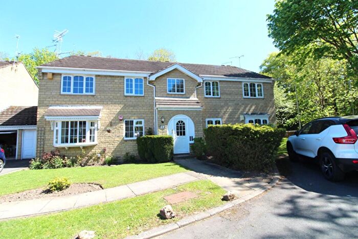 2 Bedroom Apartment For Sale In Oakdene Vale, Shadwell Lane., LS17
