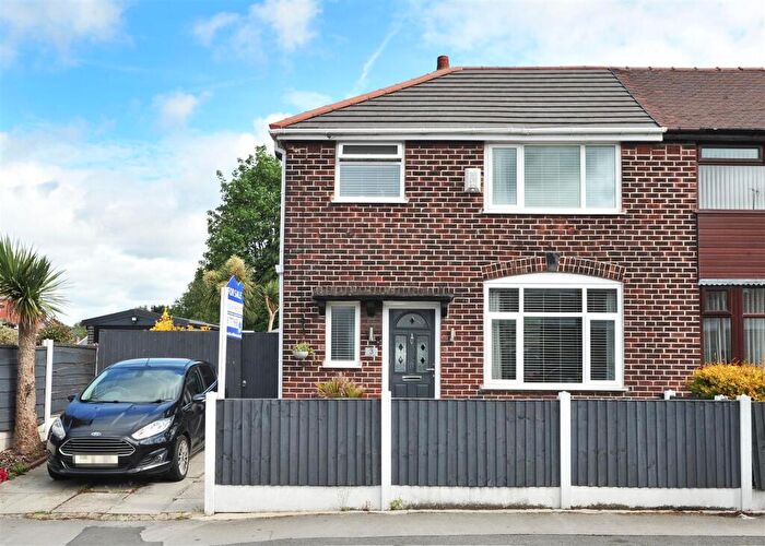 3 Bedroom Semi-Detached House For Sale In Windsor Avenue Irlam, M44