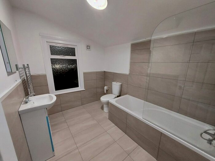 2 Bedroom Property To Rent In Bath Road, London N9