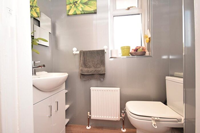 2 Bedroom Bungalow For Sale In Tarbrax Way, Hamilton, ML3