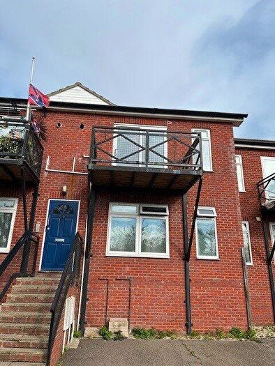 1 Bedroom Flat To Rent In Weavers Court, CO12