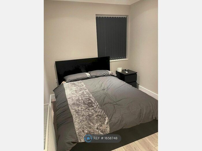 1 Bedroom Flat To Rent In Long Lane, Hillingdon, Uxbridge, UB10