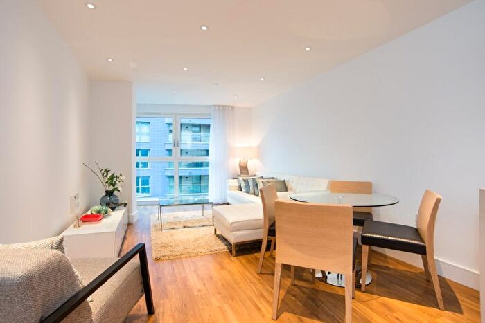 2 Bedroom Flat To Rent In Gillespie Court, Queensland Terrace, Queensland Road, Islington, N7