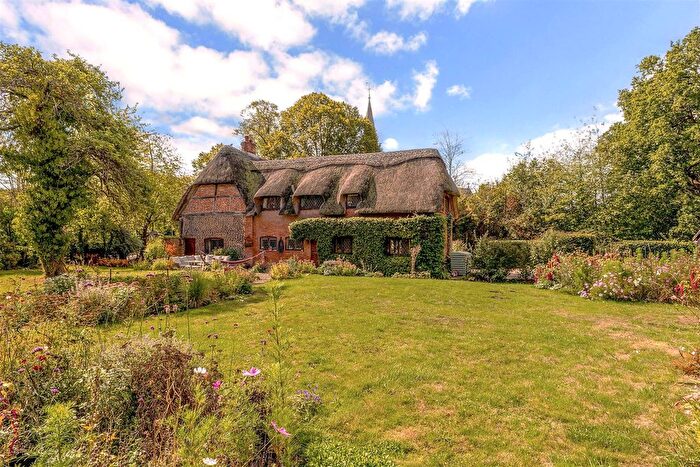 5 Bedroom Property For Sale In Petersfield Road, Greatham, Liss, GU33