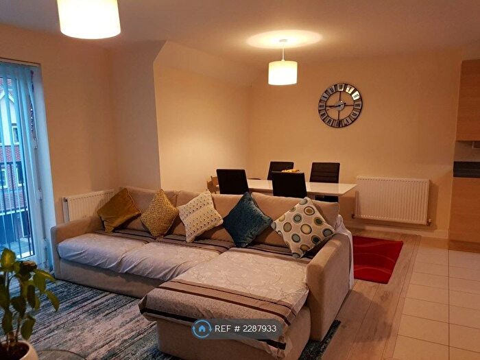 2 Bedroom Flat To Rent In Albacore Way, Hayes, UB3