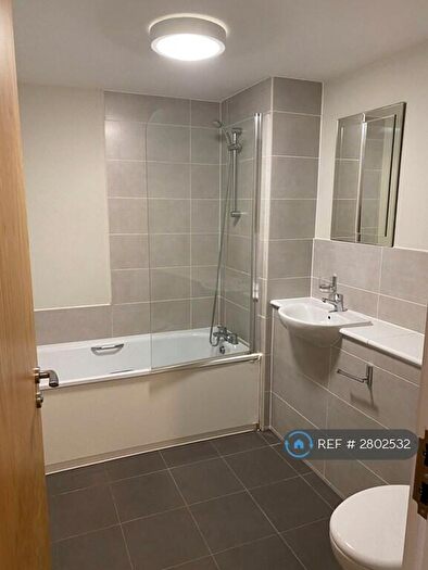 2 Bedroom Flat To Rent In Salford, Salford, M3