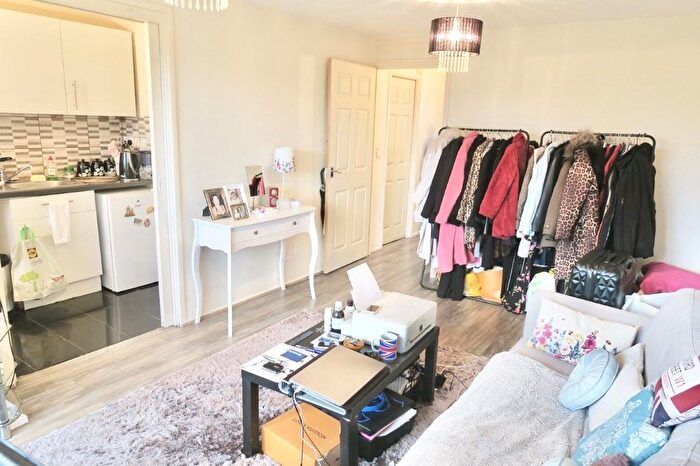 1 Bedroom Block Of Flats For Sale In The Sandlings, Wood Green, London, N22