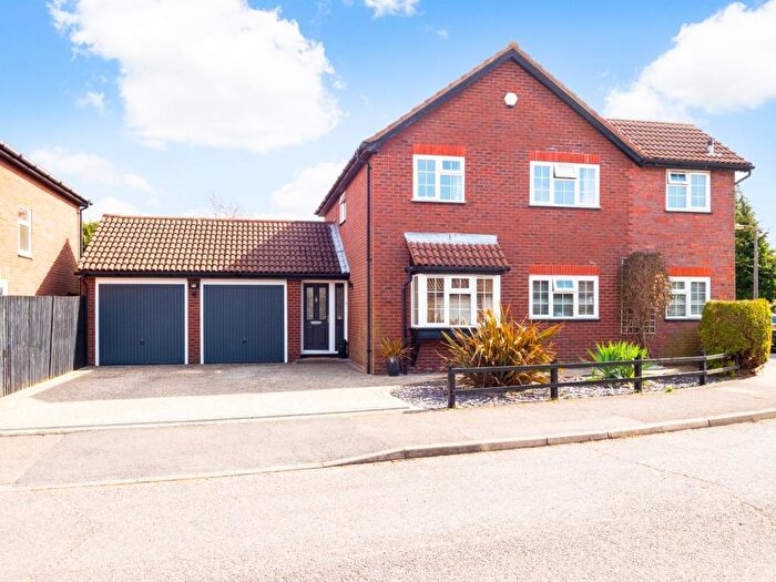 4 Bedroom Detached House To Rent In Balmoral Way, Sutton, SM2