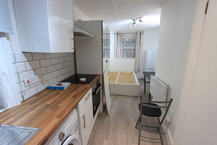 Studio To Rent In North End Road, London, W14
