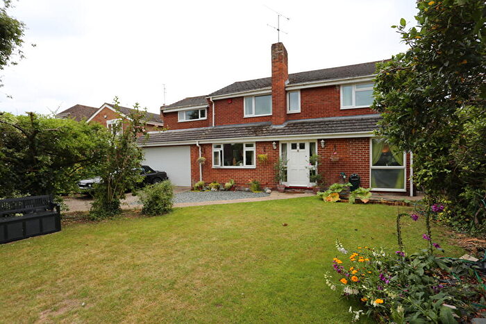 5 Bedroom Detached House For Sale In Denmark Avenue, Woodley, RG5