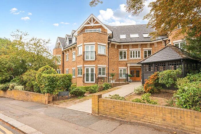 2 Bedroom Flat For Sale In Old Park Road, Enfield, EN2