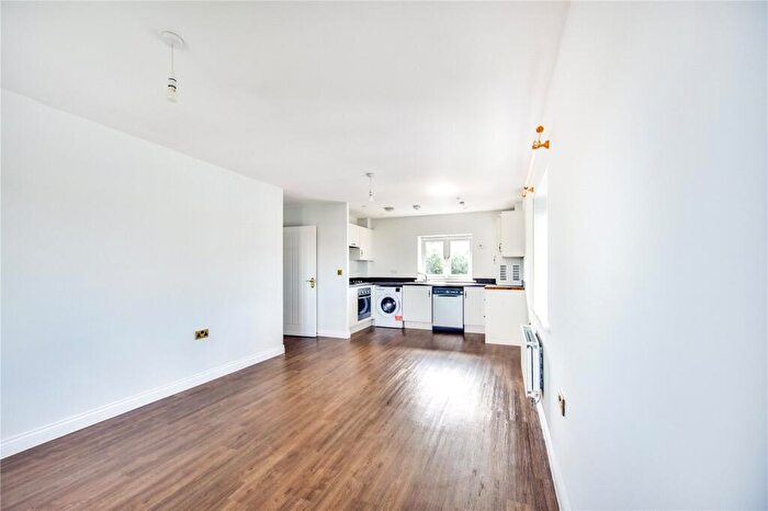 2 Bedroom Flat For Sale In Edmett Way, Maidstone, Kent, ME17
