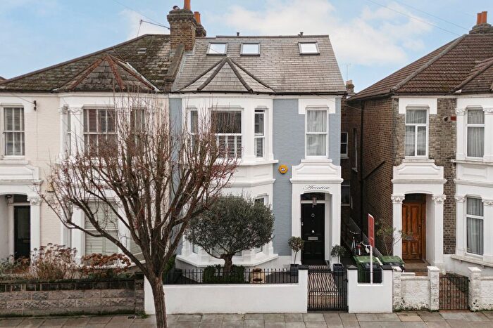 4 Bedroom Semi Detached House For Sale In Roxwell Road, Shepherd's Bush, W12