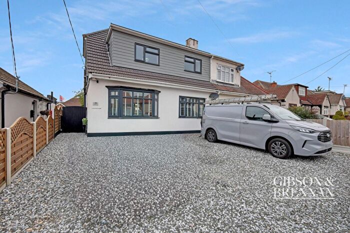 4 Bedroom Semi-Detached House For Sale In Burns Avenue, Basildon, SS13
