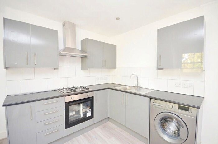 2 Bedroom Flat To Rent In East Dulwich Grove, London, SE22