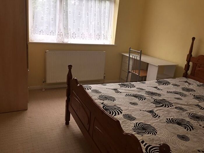 2 Bedroom Maisonette To Rent In Petts Hill, Northolt, UB5