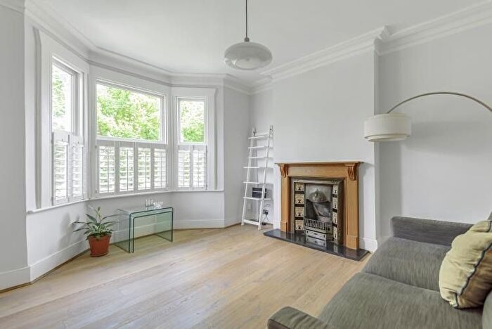 3 Bedroom Flat To Rent In Manor Lane, Lewisham, SE12