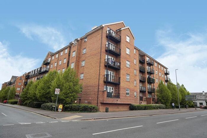 2 Bedroom Flat For Sale In Holly Street, Luton, LU1