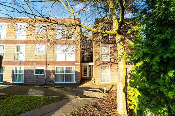 2 Bedroom Flat For Sale In Seymour Close, Selly Park, Birmingham, West Midlands, B29