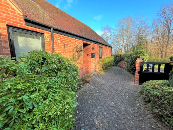 2 Bedroom Bungalow To Rent In Bay Tree Close, Oxford, OX4