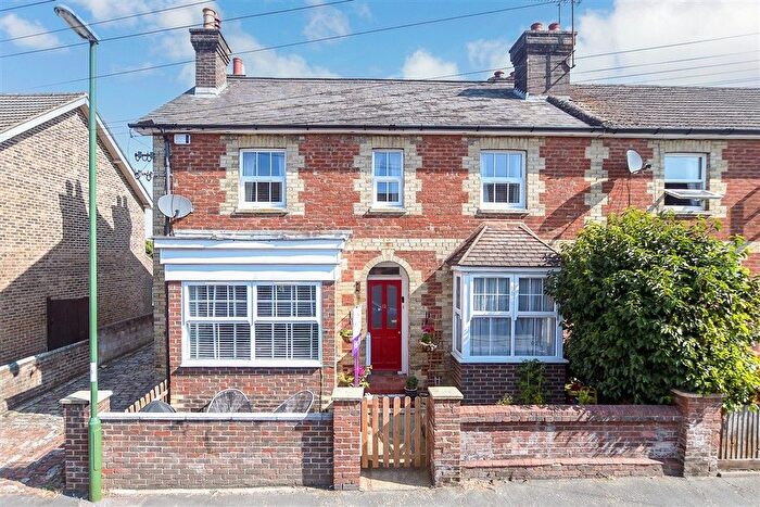 2 Bedroom Maisonette For Sale In Nelson Road, Horsham, West Sussex, RH12