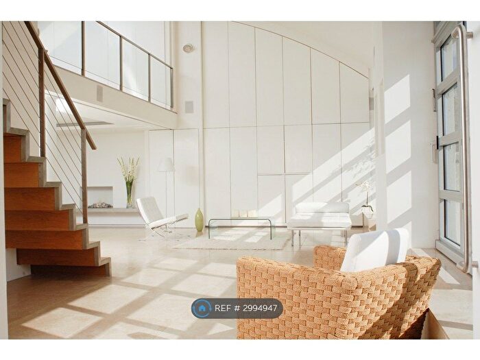 2 Bedroom Flat To Rent In Canal Building, London, N1