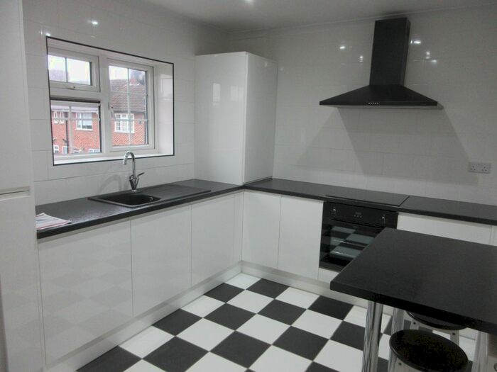2 Bedroom Maisonette To Rent In Longshaw Rd, Chingford E4