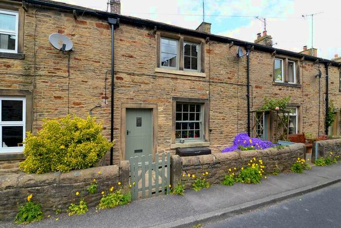 2 Bedroom Terraced House To Rent In Vicars Row Carleton, BD23
