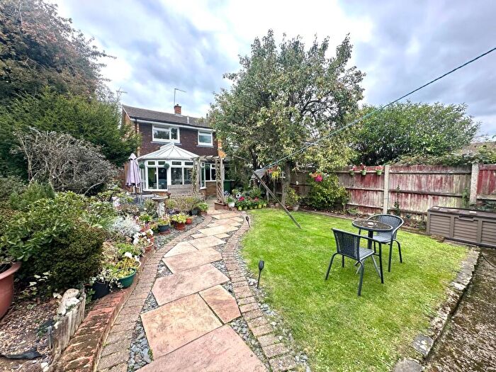 3 Bedroom End Of Terrace House For Sale In Howard Agne Close, Bovingdon, HP3