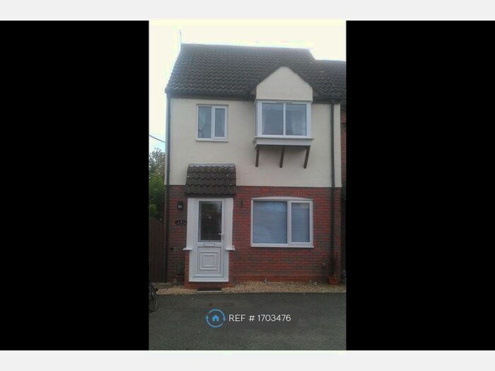 3 Bedroom End Of Terrace House To Rent In Willow Close, Alcester, B49