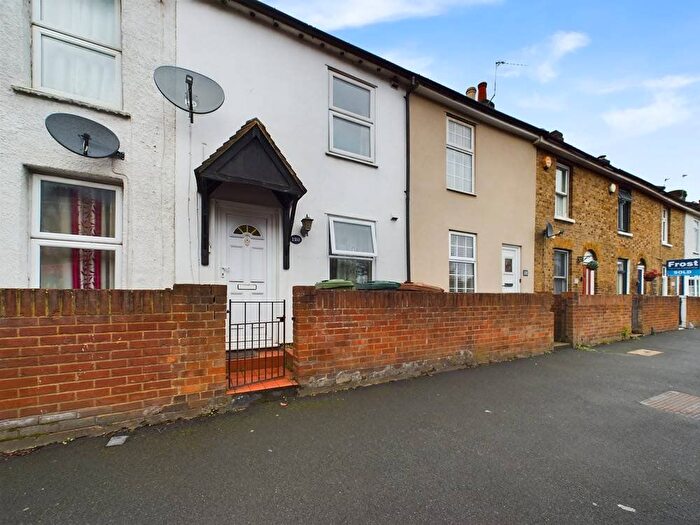 2 Bedroom Terraced House For Sale In London Road, Staines-Upon-Thames, Middlesex, TW18