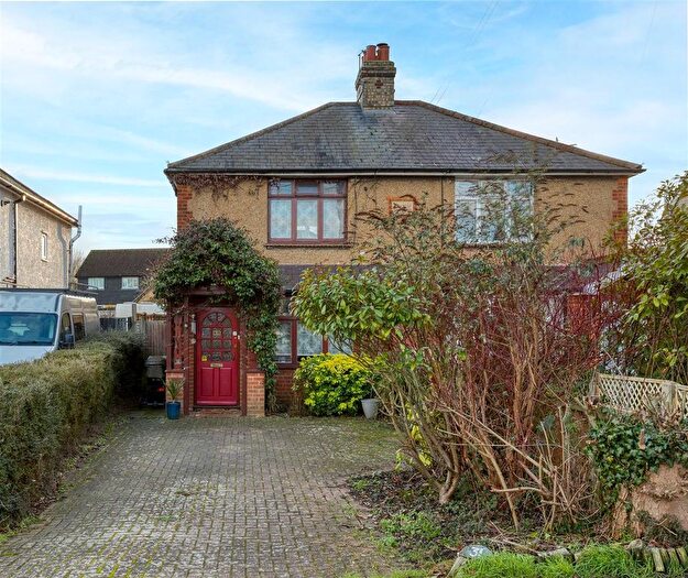 3 Bedroom Semi-Detached House For Sale In Baldock Road, Stotfold, SG5