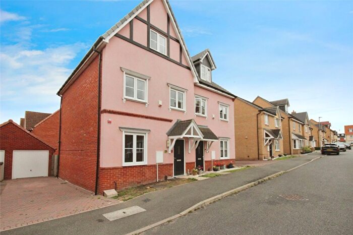 3 Bedroom Semi-Detached House To Rent In Dulwich Avenue, Basildon, SS15