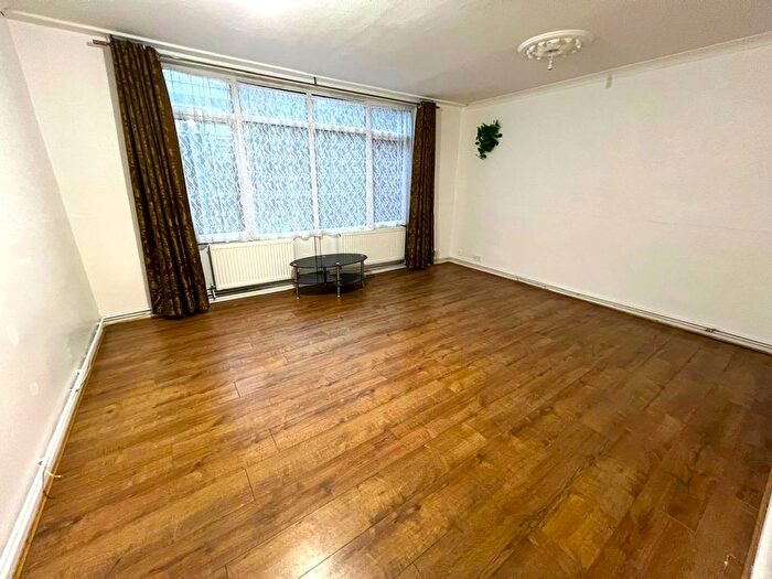 3 Bedroom Terraced House To Rent In Alpha Grove, London, E14