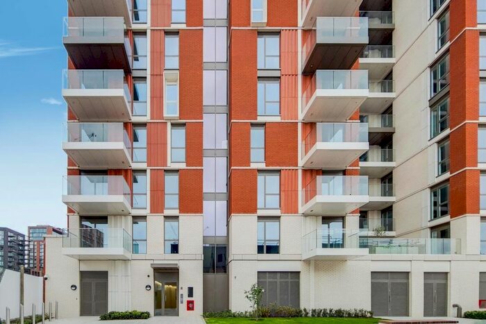 2 Bedroom Flat To Rent In Lanchester Way, London, SW11