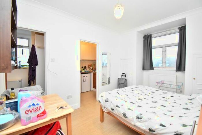 Studio To Rent In Warwick Road, Earls Court, SW5