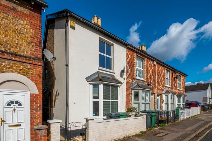 3 Bedroom End Of Terrace House To Rent In Doods Road, Reigate, RH2