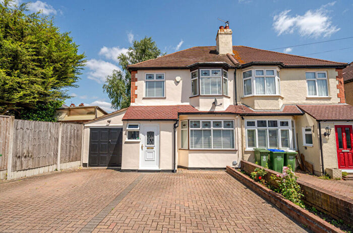 3 Bedroom Semi-Detached House For Sale In Old Farm Avenue, Sidcup, DA15