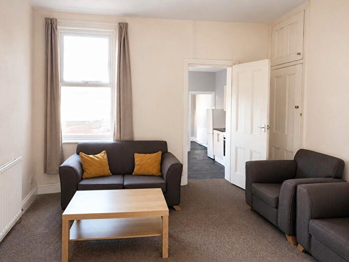 2 Bedroom Flat To Rent In Wingrove Gardens, Newcastle Upon Tyne, NE4