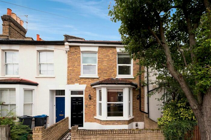 4 Bedroom Property To Rent In Pelham Road, London, SW19