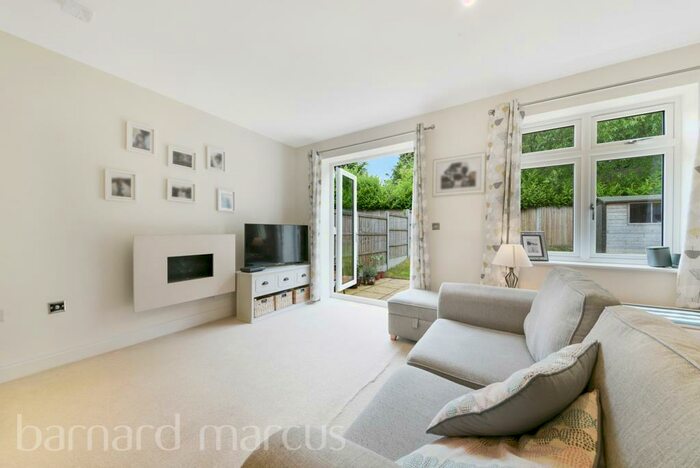 3 Bedroom House To Rent In Chestnut Way, Epsom, KT17