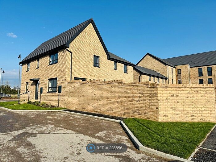 3 Bedroom Semi-Detached House To Rent In Wichel Fields, Swindon, SN1