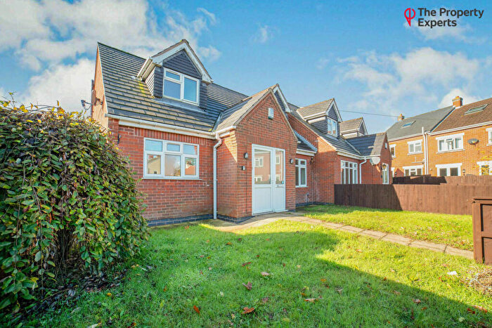 3 Bedroom Semi-Detached House To Rent In St Kilda Place, Tibshelf, DE55