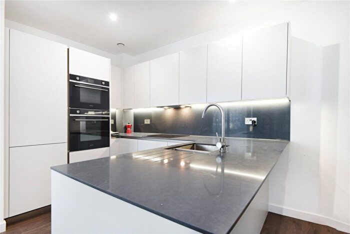 2 Bedroom Flat For Sale In Hartingtons Court, Coster Avenue, N4