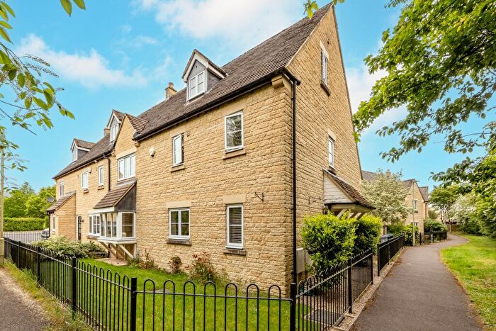 5 Bedroom Semi-Detached House For Sale In Oaks Meade, Carterton, Oxfordshire, OX18