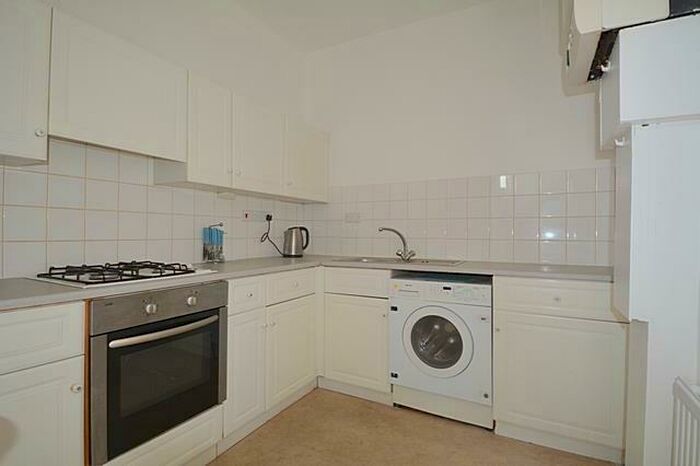 Studio To Rent In Kings Avenue, London, N10