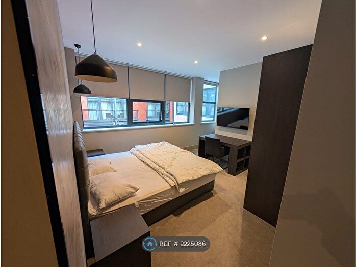 3 Bedroom Flat To Rent In Trafalgar House, Leeds, LS1